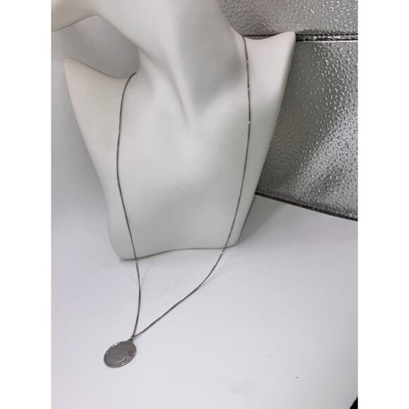 Silver-Tone Hammered Round with Edge Pendant 24.25" Necklace! - Picture 12 of 13